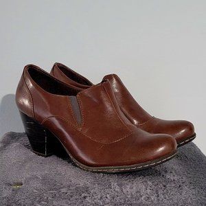 Brown Bootie, all Man made materials, size 9 1/2 W. Pre-owned in good cond.